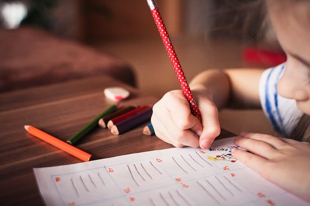 child learning to write by crossing the midline