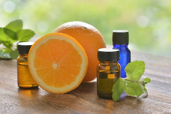 Homemade Wild Orange Essential Oil Window and Glass Cleaner